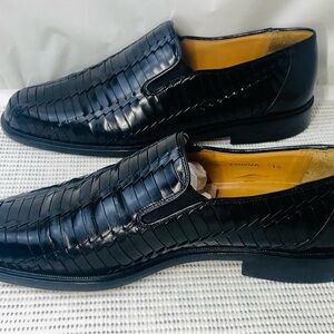 Mezlan "Panama" woven leather loafers. Size 10 M